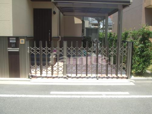 ガレージシャッター 跳ね上げ式門扉