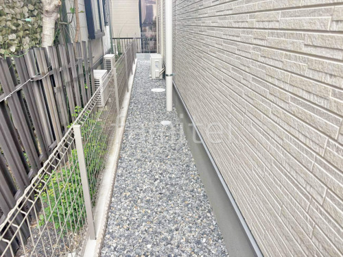 犬走り 伊吹砂利敷き 防草シート加工