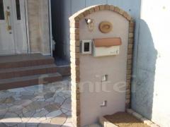 南欧風門柱 郵便受け:ディーズガーデン-スタッコU 縁取りアンティークレンガ