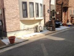 道路沿い 駐車場ガレージ 土間コンクリート