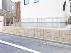 ブロック塀 (化粧ブロック) ユニソン リゲル スチールメッシュ フェンス YKKAP イーネット3F型 スチール柱 境界・メッシュ