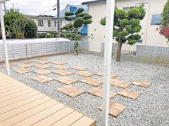 お庭 防犯砂利敷き バラス砕石 防草シート加工