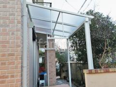 雨除け屋根 人工木材ウッドデッキ