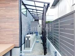 カーポート 雨除け屋根 人工木材ウッドデッキ 目隠しフェンス塀 機能門柱