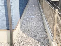 犬走り 防犯砂利敷き 伊吹砂利 防草シート加工