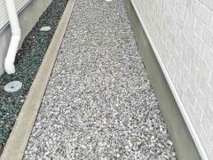 犬走り 防犯砂利敷き バラス砕石 防草シート加工