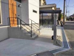 玄関アプローチ階段 床タイル貼り LIXIL コンテII 手すり アーキレール