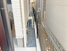 犬走り 防犯砂利敷き バラス砕石 防草シート加工