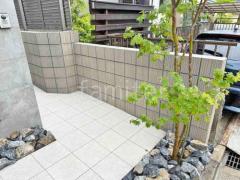 玄関アプローチ 床タイル貼り LIXIL グレイスランド