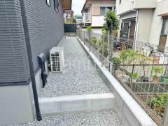 犬走り 防犯砂利敷き バラス砕石 防草シート加工