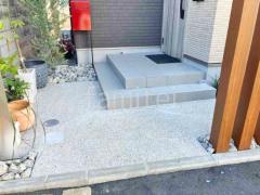 玄関アプローチ 床洗い出し仕上げ ジャミ 階段 床タイル張り アドヴァン コルト