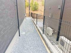 犬走り 防犯砂利敷き バラス砕石 防草シート加工